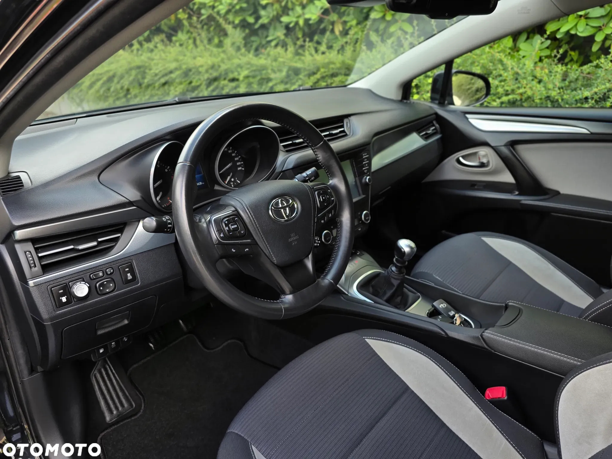 Toyota Avensis Touring Sports 1.8 Team Deutschland - 19