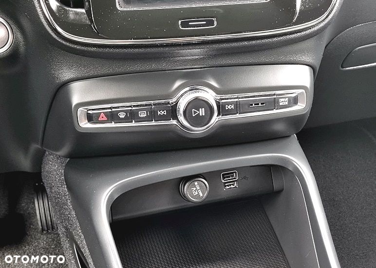 Volvo XC 40 B4 B DKG Ultimate Dark - 32