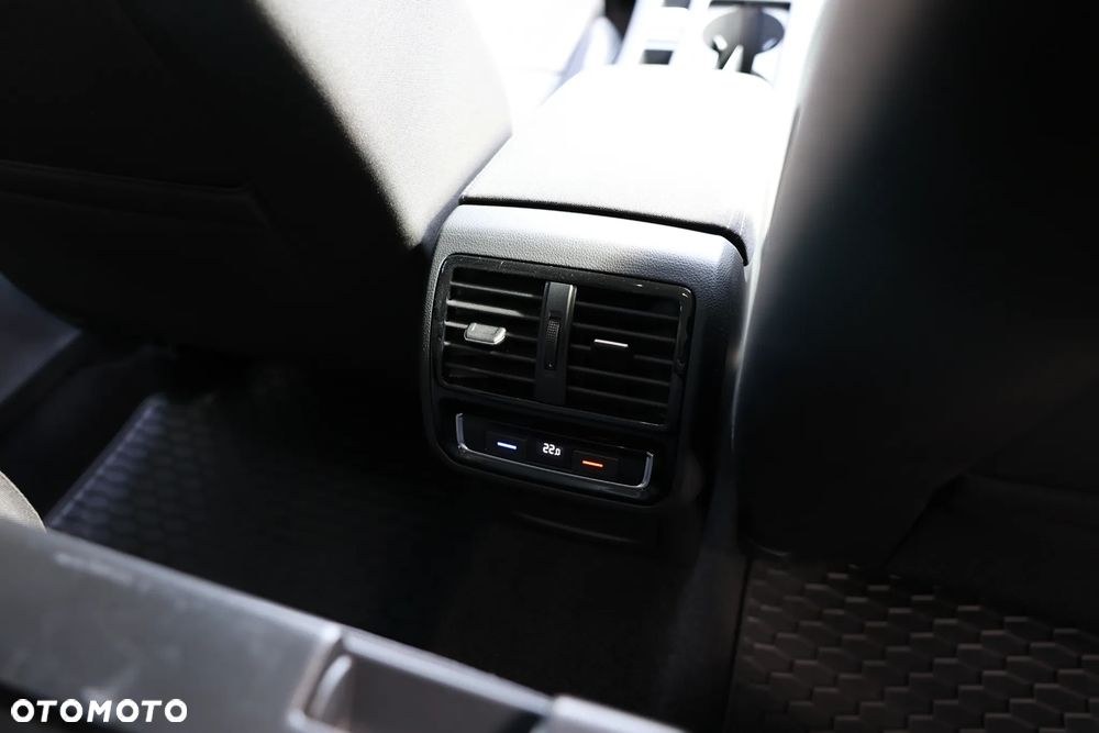 Volkswagen Passat 2.0 TDI SCR DSG 4Motion Elegance - 21