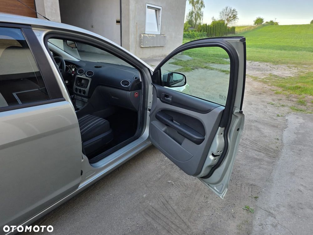 Ford Focus 1.6 16V Style - 15