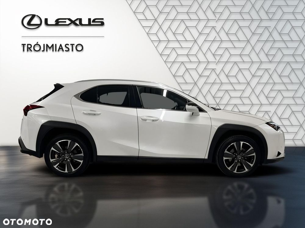 Lexus UX - 5