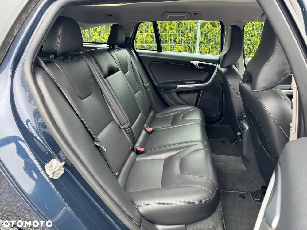 Volvo V60 D2 Summum - 26