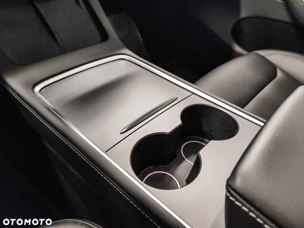 Tesla Model Y Performance Dual Motor AWD - 28