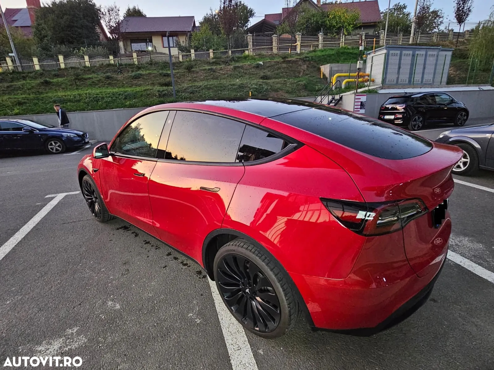 Tesla Model Y Long Range Dual Motor AWD - 4