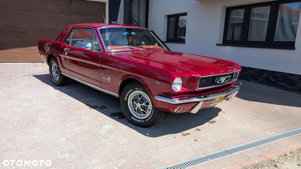 Ford Mustang - 4