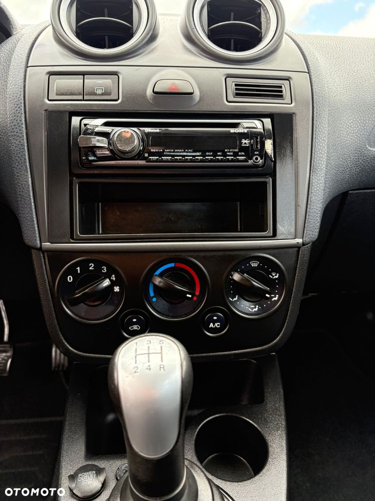 Ford Fiesta 1.4 TDCi Ambiente - 14