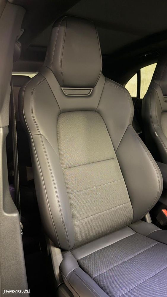 Porsche Macan Electric 4 - 18