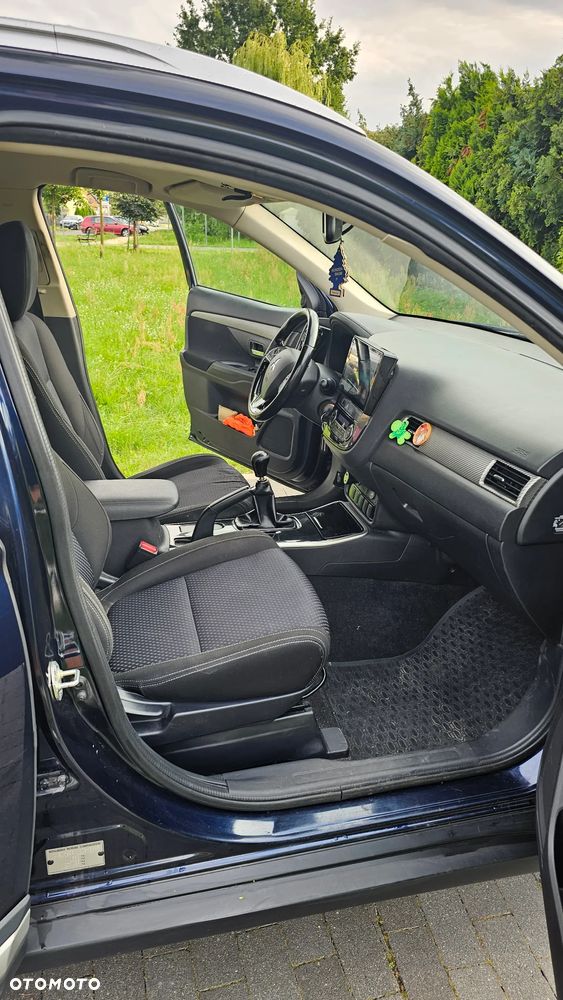 Mitsubishi Outlander - 13