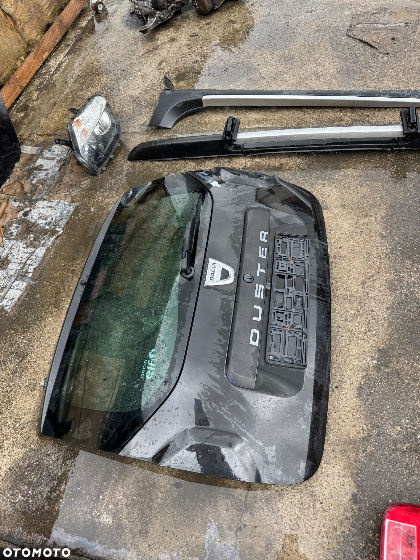 Dacia duster Dacia duster czarne czarny ciemny   Klapa tył tylnia klapa bagażnika -800zl   Lampy tył tylnie prawa lewa 100 szt   Błotnik lewy 250 sztuka   Próg reling dachowy 300 sztuka   Lampa prawa lewa 200 sztuka   Drzwi przednie lewe tylnie lewe prawe 800sztuka   Lusterko lewe 150 zł   Zderzak tylni 250 zł   Szybka wysyłka - 2
