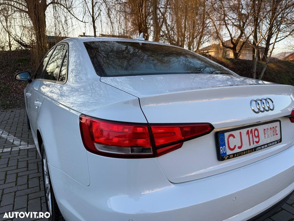 Audi A4 2.0 TDI DPF clean diesel multitronic S line Sportpaket - 13