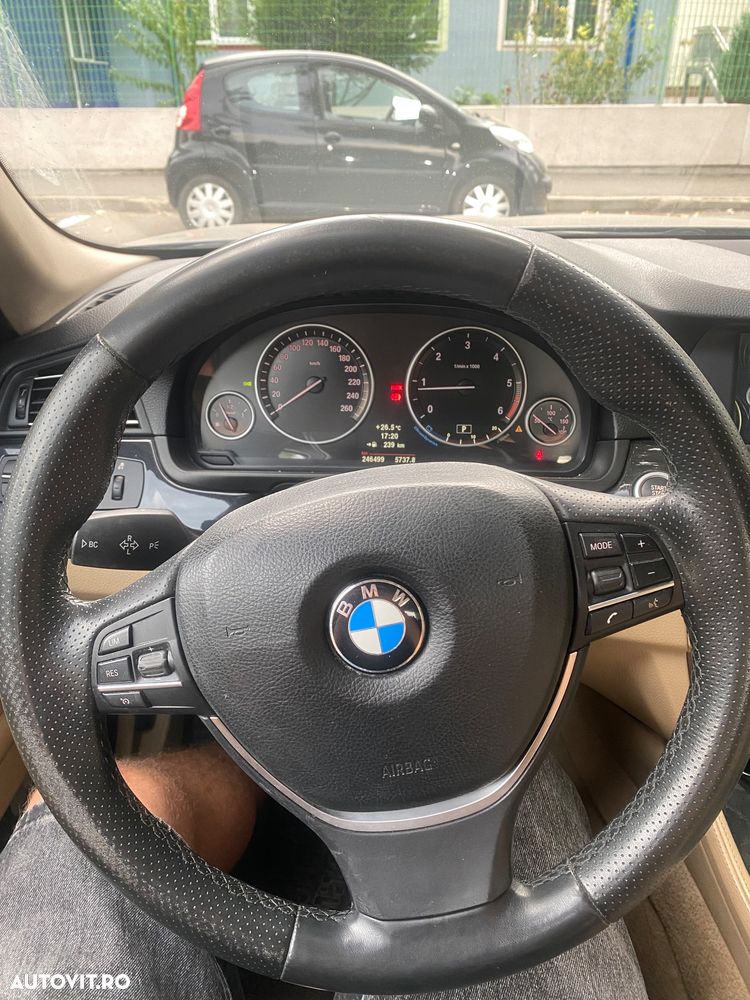 BMW Seria 5 525d xDrive - 11