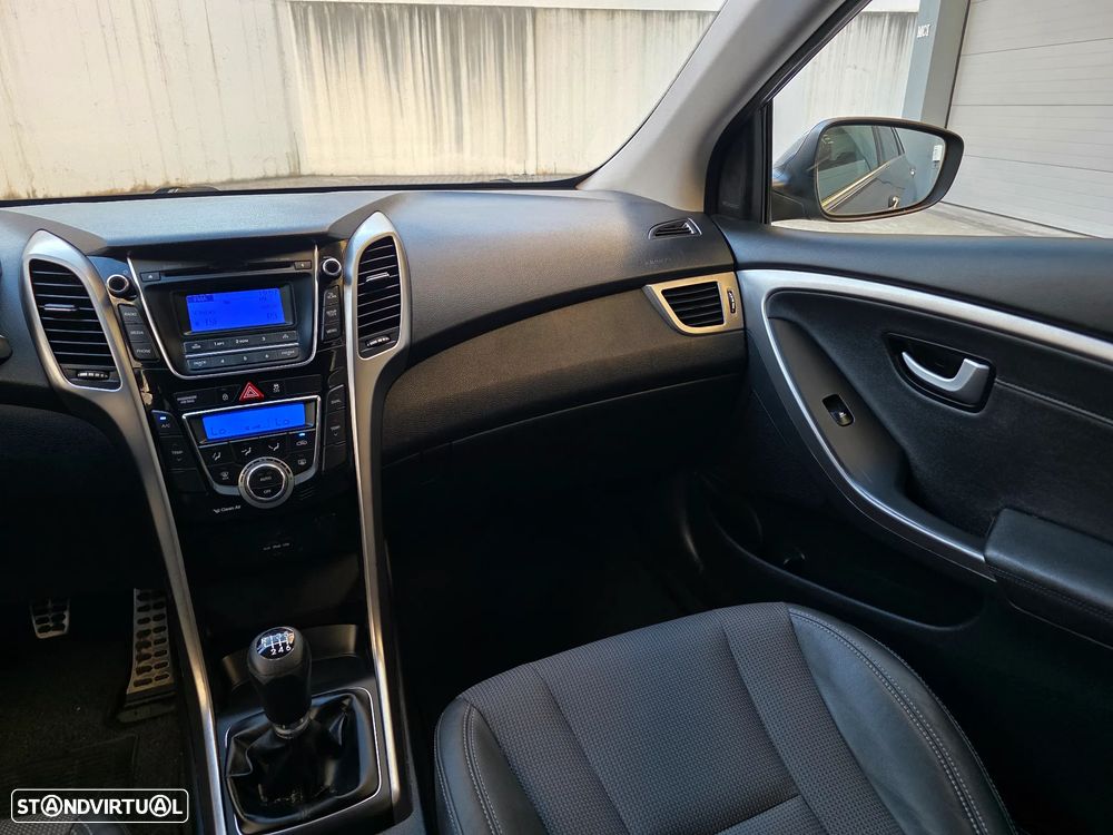 Hyundai i30 SW 1.6 CRDi Style J17 - 36
