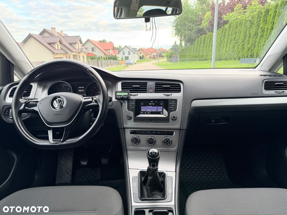 Volkswagen Golf - 22