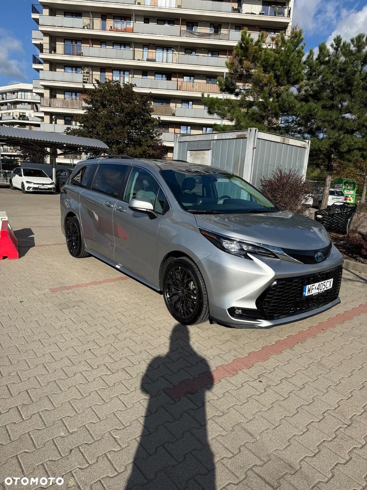 Toyota Sienna - 4