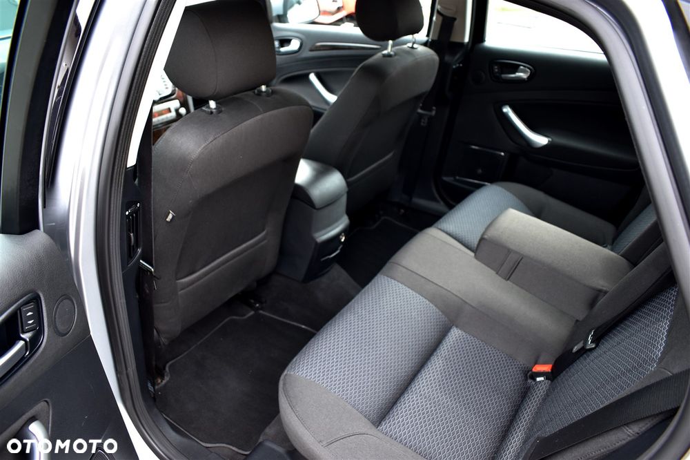 Ford Mondeo 2.0 Ghia X100 / X - 21