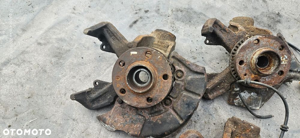 Zwrotnica piasta lewa prawa przednia ABS 260mm 288mm VW Golf IV Bora Octavia I Audi A3 1,4  1,6 benzyna  1,9 TDI - 3