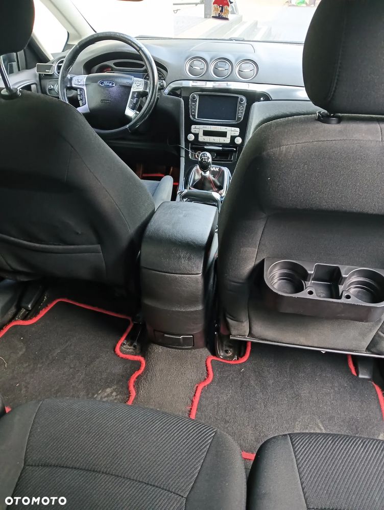 Ford S-Max - 12