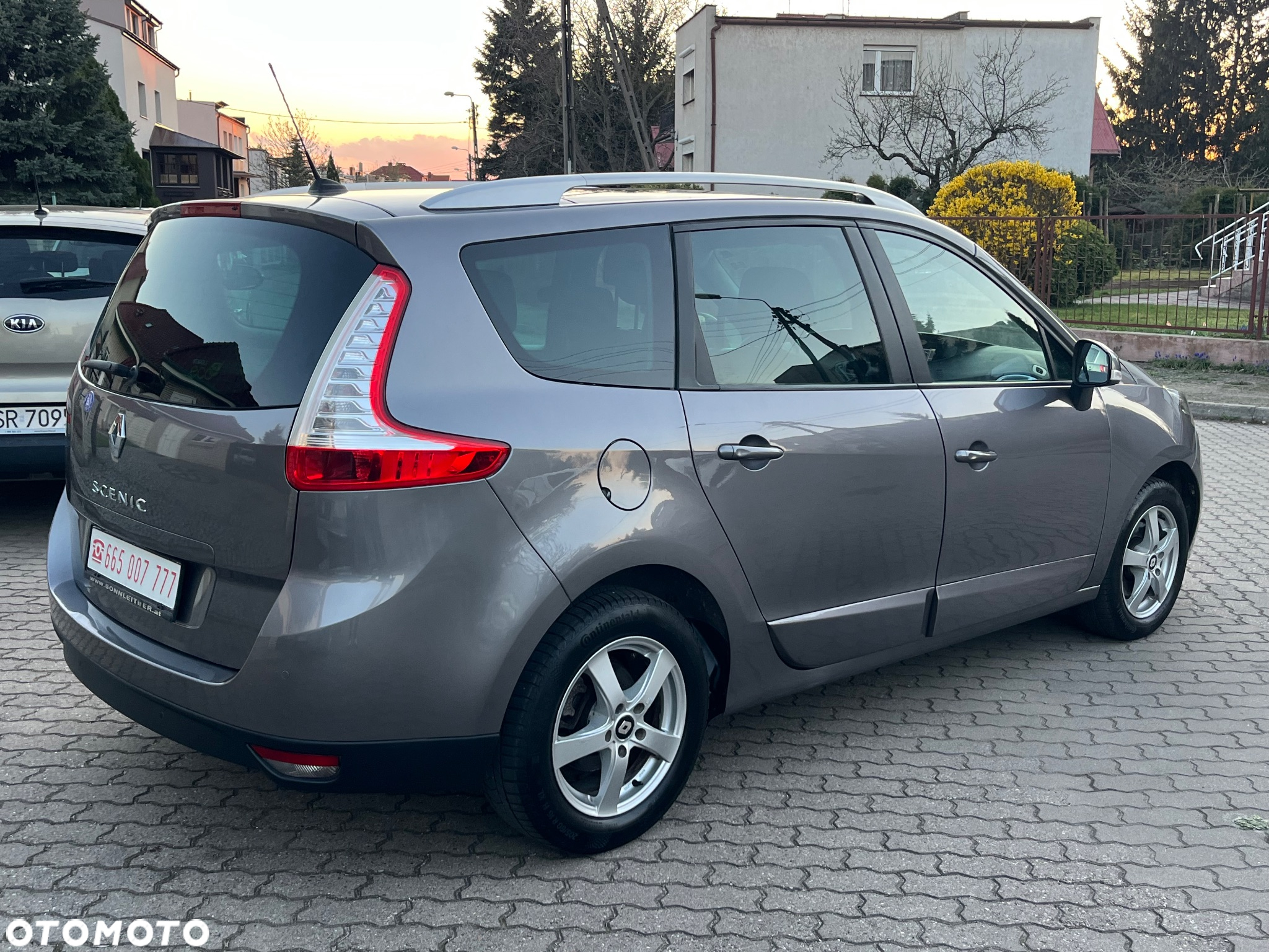Renault Grand Scenic 1.6 16V 110 Paris - 3
