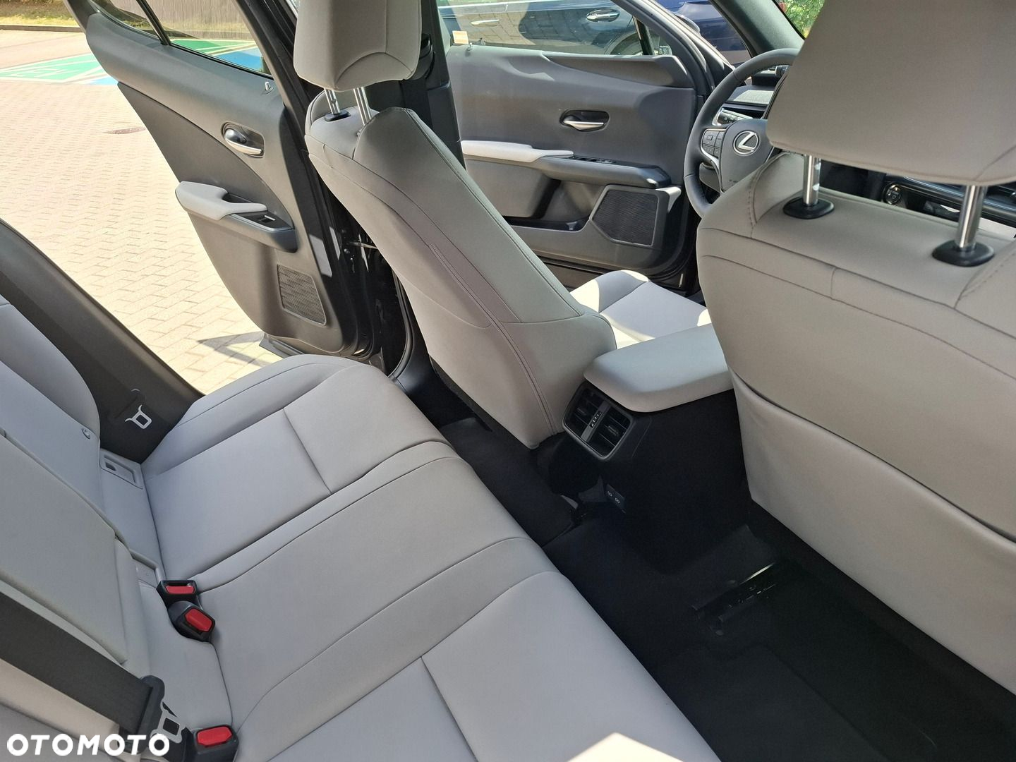Lexus UX - 24