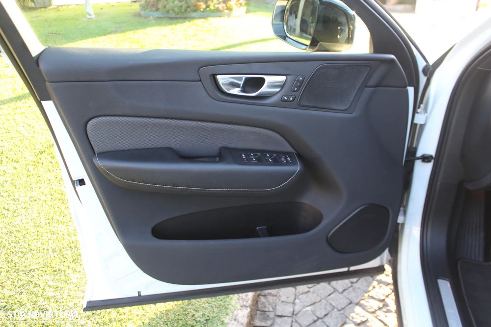 Volvo XC 60 2.0 T8 PHEV R-Design AWD - 10
