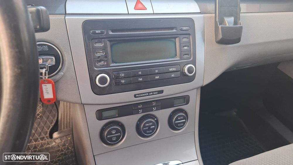 VW Passat 2.0 TDI Confortline - 9