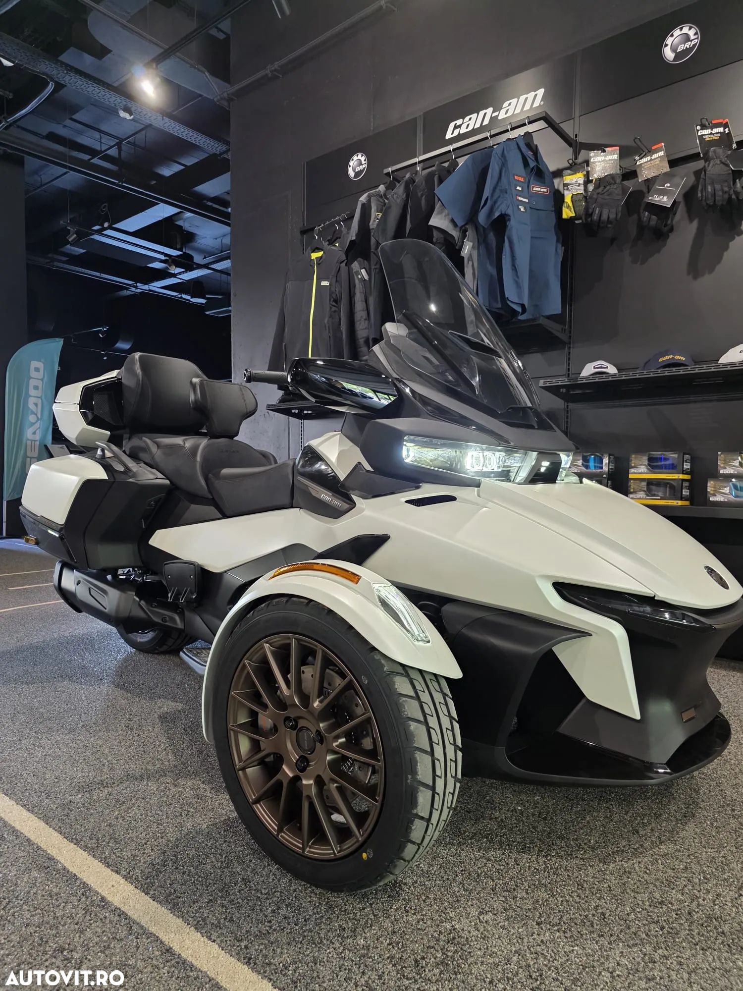 Can-Am Spyder - 1