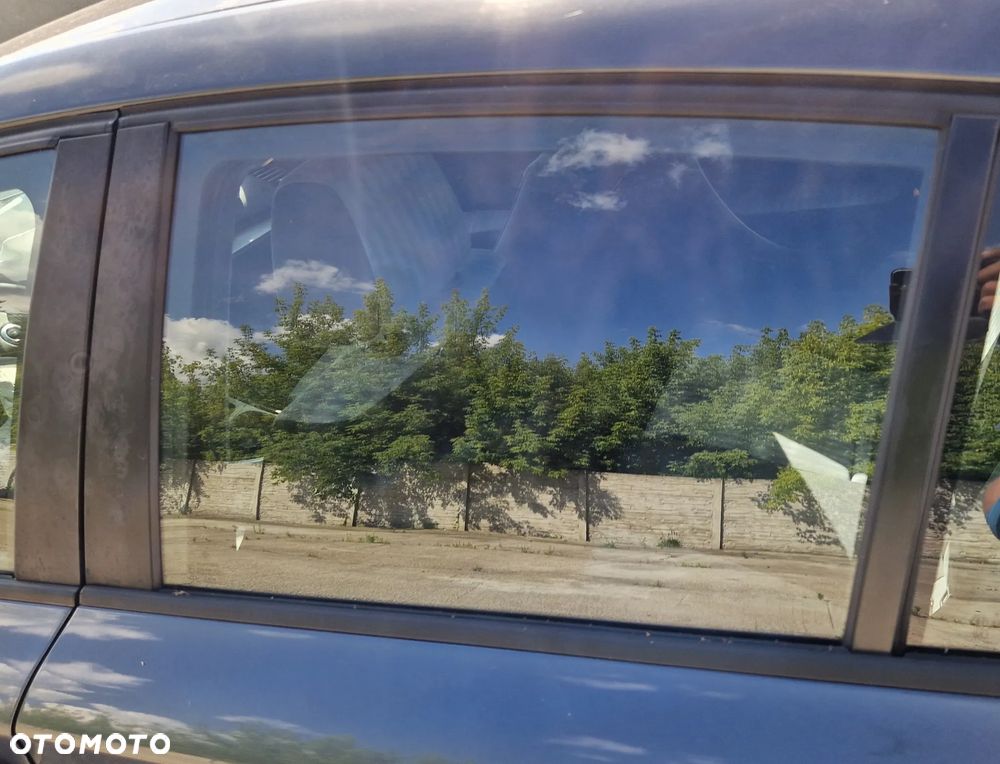 BMW 1 E87 SZYBA DRZWI LEWY TYŁ - 1