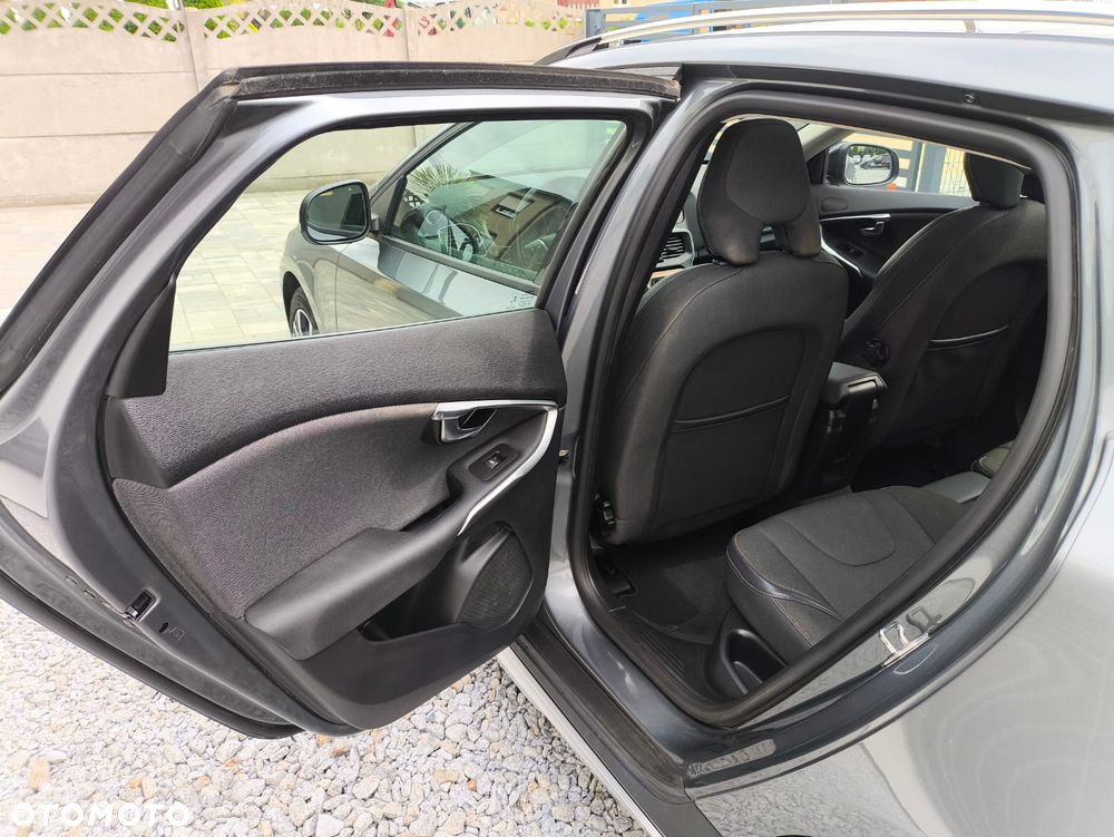 Volvo V40 D3 Momentum - 21