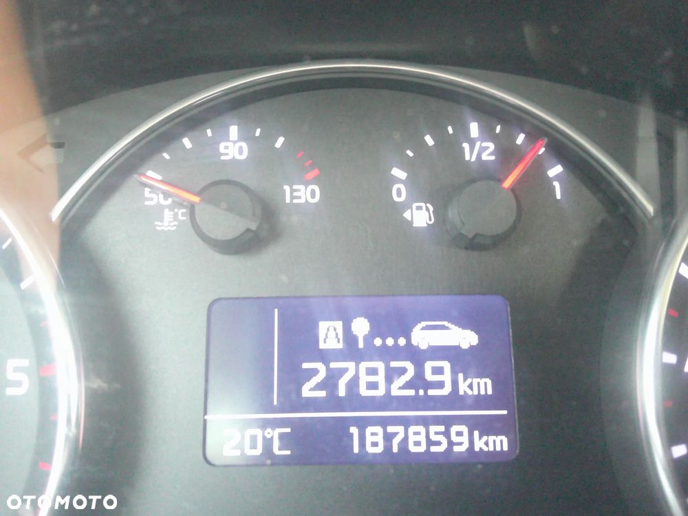 Kia Carens 1.7 CRDi M - 9