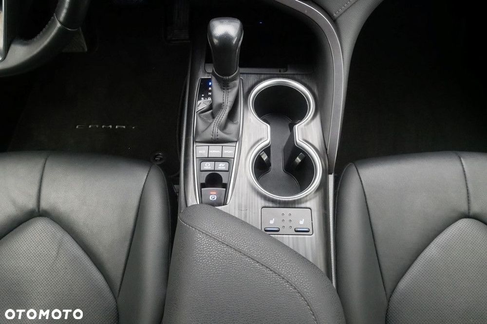 Toyota Camry 2.5 Hybrid Executive CVT - 11