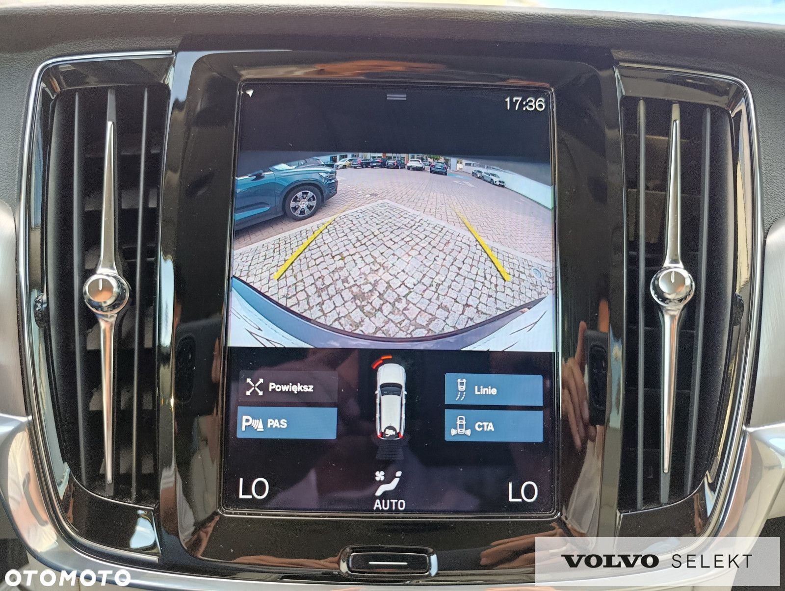 Volvo V90 Cross Country - 28