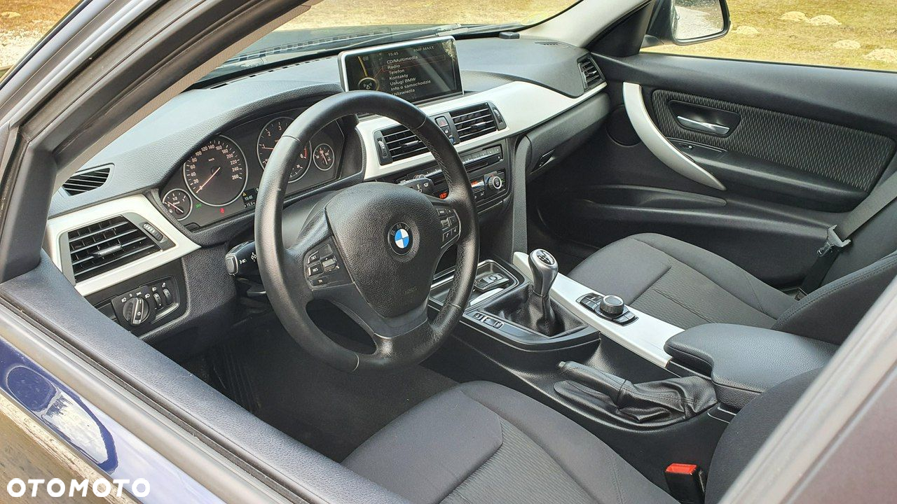 BMW Seria 3 320d DPF Touring - 12