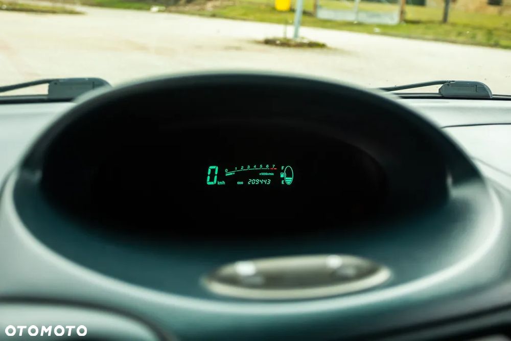 Toyota Yaris Verso 1.3 Sol - 24