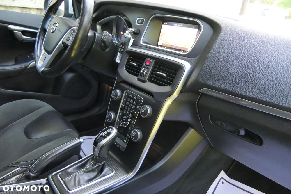 Volvo V40 D3 Geartronic RDesign - 19