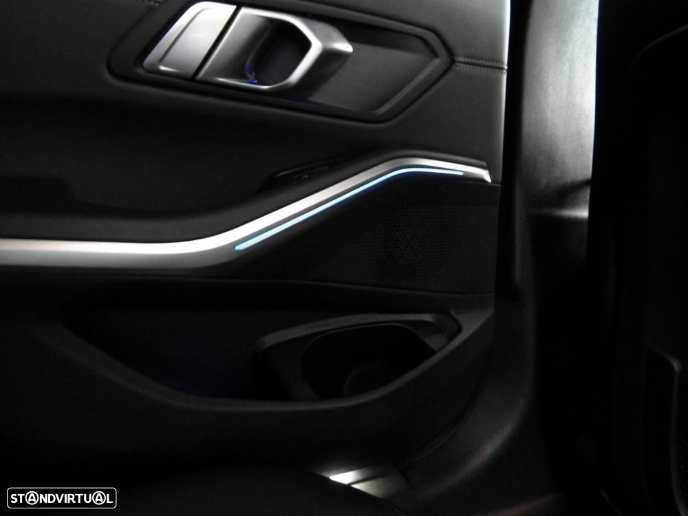 BMW 318 d Line Sport - 16