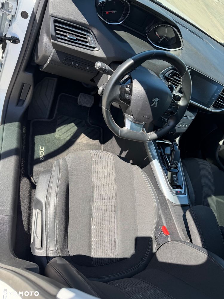 Peugeot 308 1.2 PureTech Allure Pack S&S EAT8 - 31