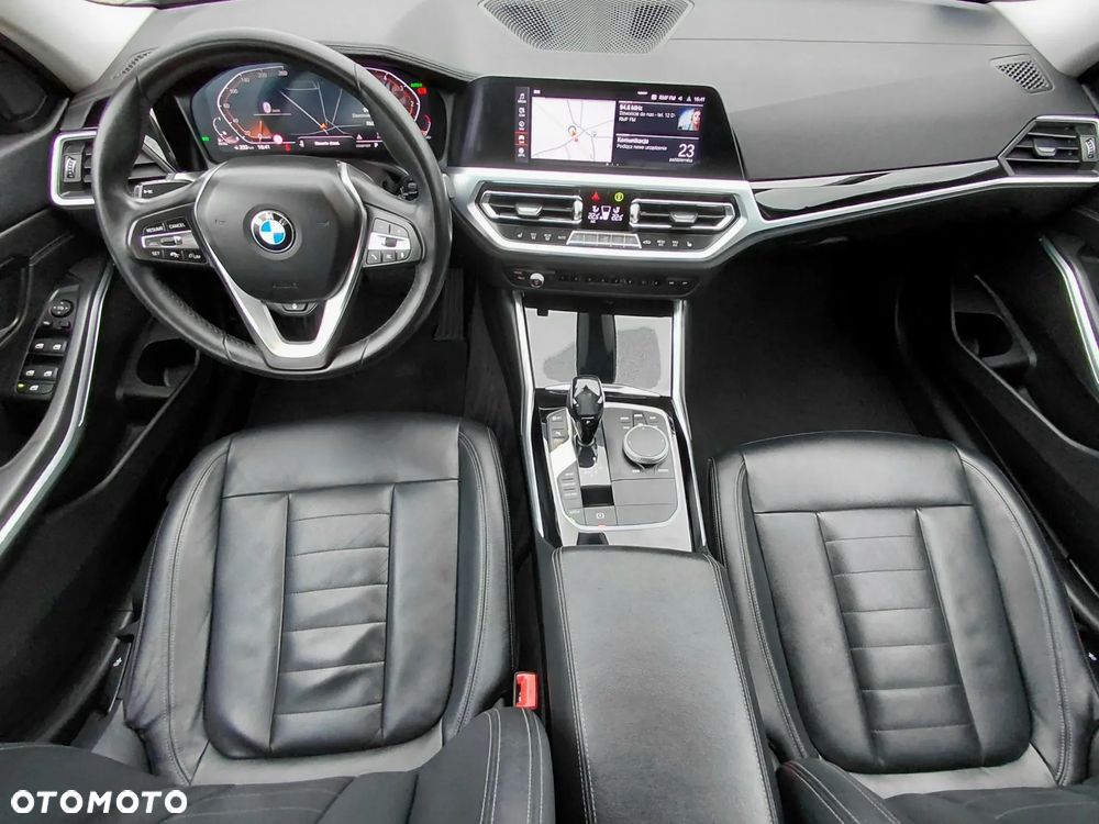 BMW Seria 3 320d xDrive Luxury Line sport - 26