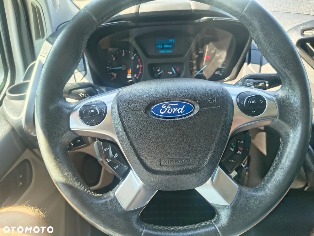 Ford Custom - 32