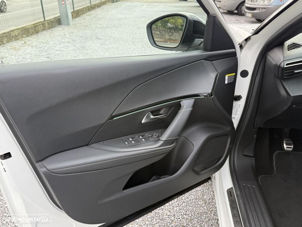 Peugeot 2008 1.2 PureTech GT Line - 21