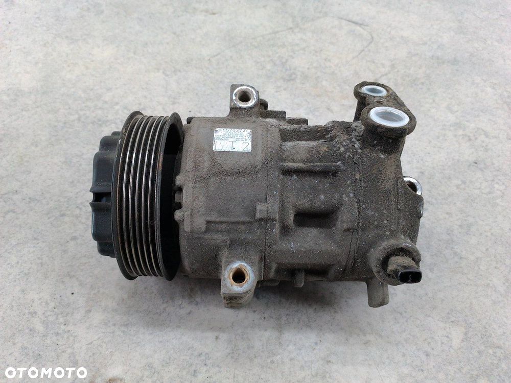 SPRĘŻARKA KLIMATYZACJI OPEL CORSA D 55703721 5E5275400 GE447190-5551  DENSO - 1