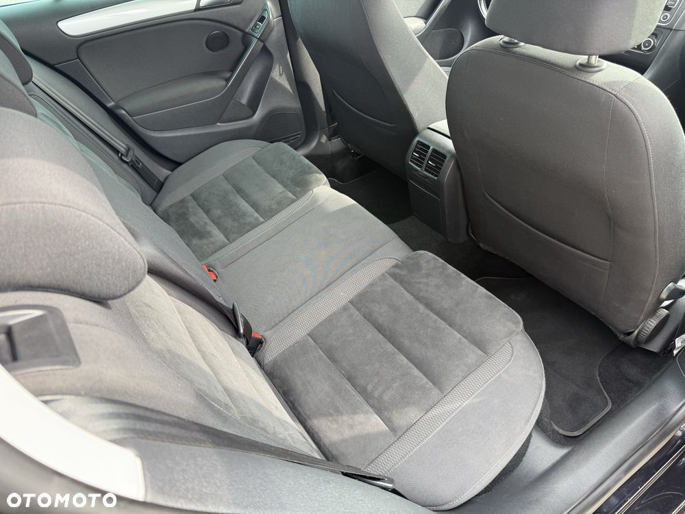 Volkswagen Golf - 6