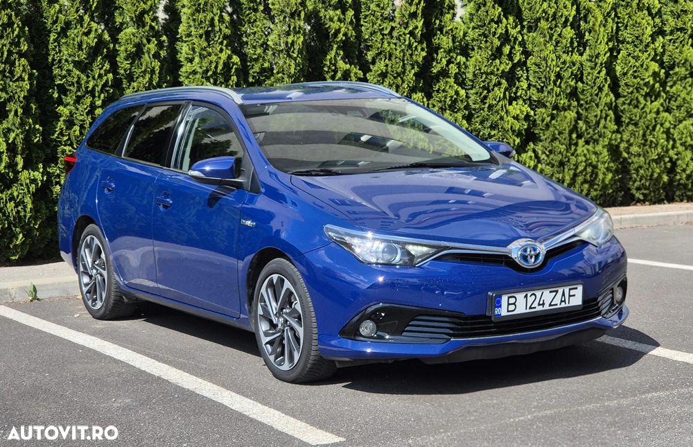 Toyota Auris 1.8 L VVT-i HSD Sol +