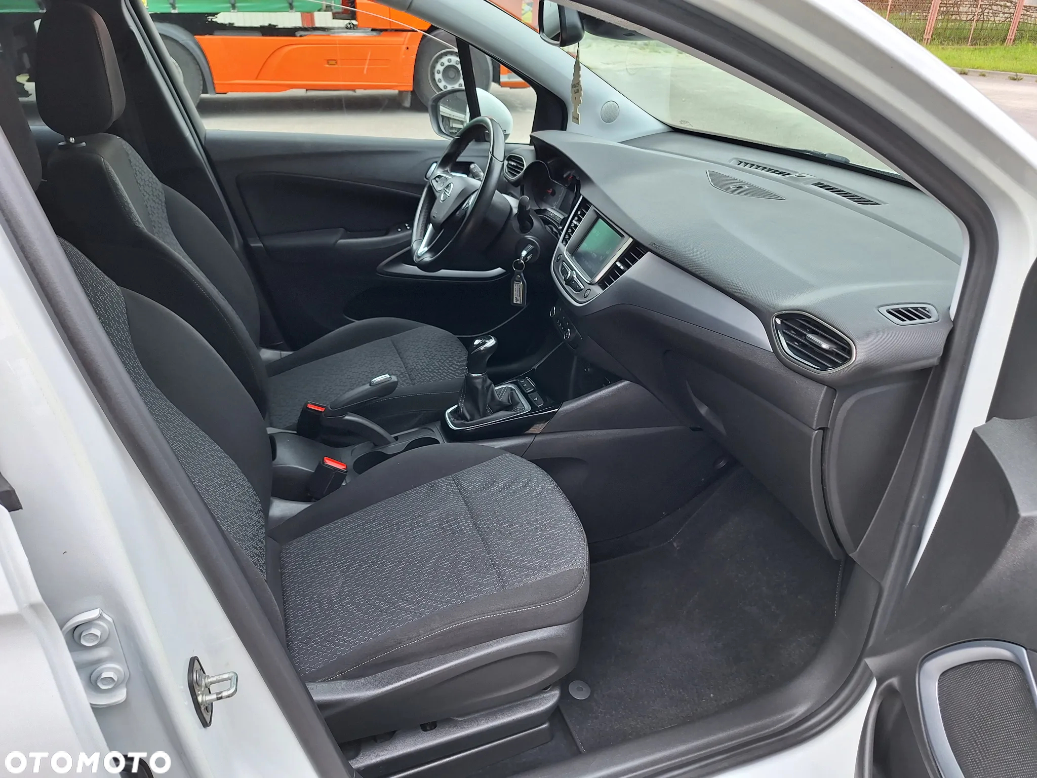 Opel Crossland X - 10