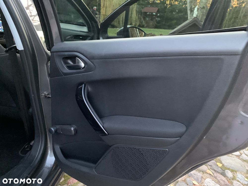 Peugeot 208 1.2 PureTech Active - 16