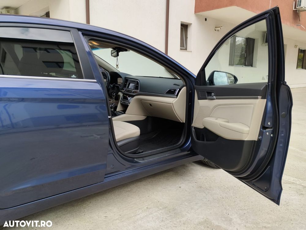 Hyundai Elantra - 3