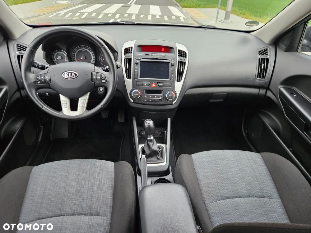Kia Ceed 1.4 L - 14