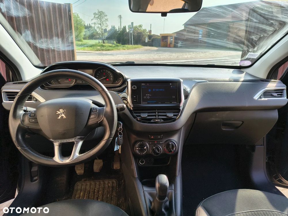 Peugeot 208 - 16