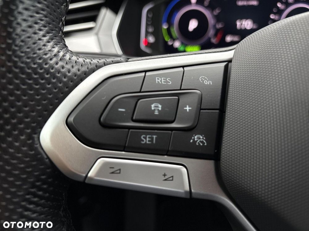 Volkswagen Passat - 13