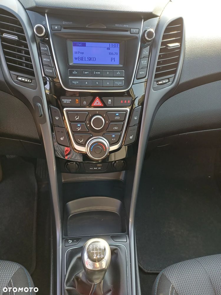 Hyundai i30 blue Kombi 1.6 GDi Passion - 19