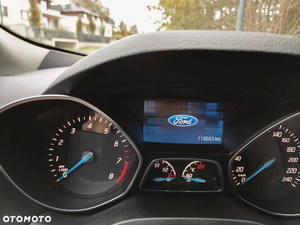 Ford Kuga 1.6 EcoBoost 2x4 Titanium - 25